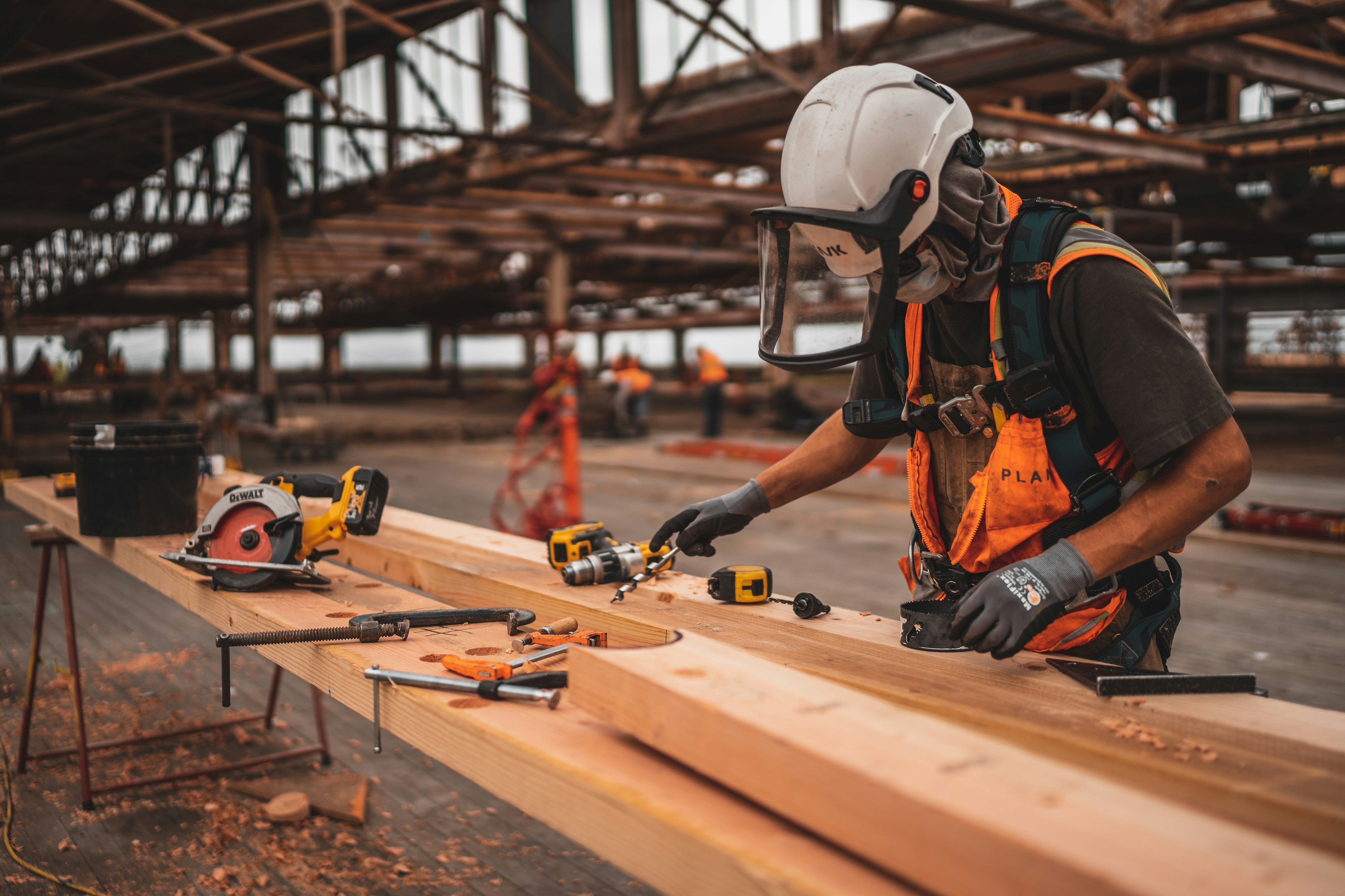 Devenir artisan indépendant BTP : le guide complet pour se lancer en 2026